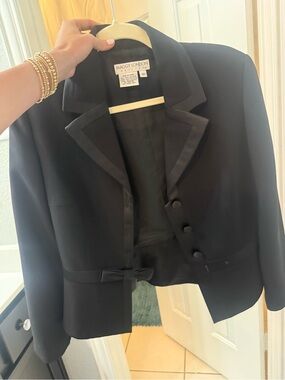 Maggy London Black Cropped Satin-Trim Blazer with Bow Detail